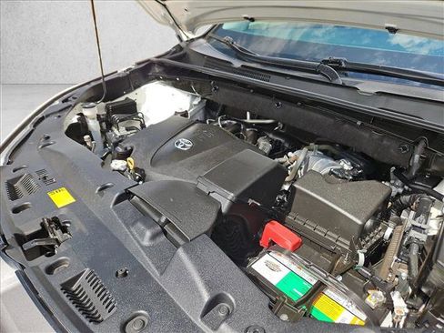 Used 2019 Toyota Highlander XLE AWD/4WD image 23