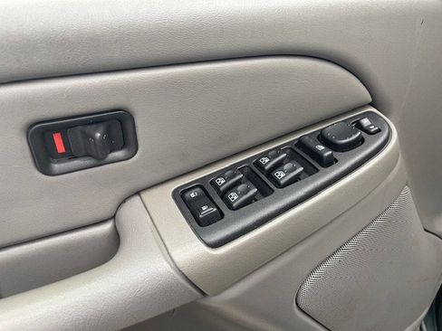 Used 2004 Chevrolet Tahoe LS image 9