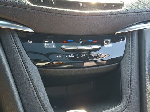 Used 2021 Cadillac XT5 Premium Luxury FWD image 16