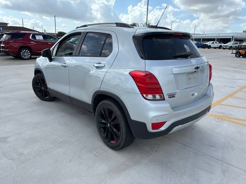 Used 2020 Chevrolet Trax LT w/ Sun & Sound Package FWD image 5