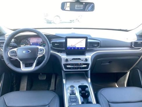 Used 2024 Ford Explorer XLT w/ Equipment Group 202A AWD/4WD image 16