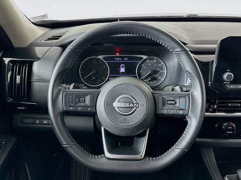 Used 2025 Nissan Pathfinder SV image 18