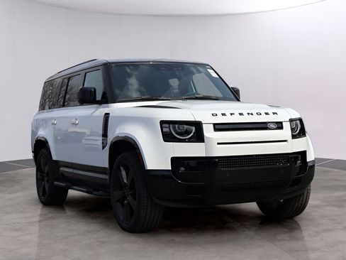 New 2026 Land Rover Defender 130 X-Dynamic SE AWD/4WD image 3