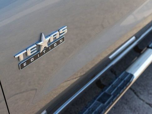 Used 2022 Chevrolet Silverado 1500 LTZ w/ LTZ Convenience Package II RWD image 9