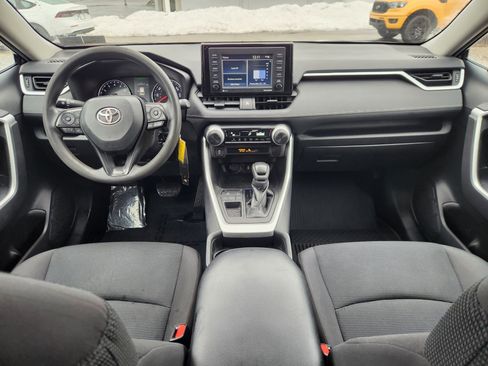 Used 2021 Toyota RAV4 LE image 8