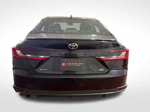 Used 2025 Toyota Camry SE FWD image 4
