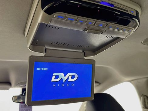 Used 2017 Chrysler Pacifica Touring Plus w/ Tire & Wheel Group FWD image 29