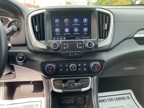 Used 2022 GMC Terrain SLT image 17