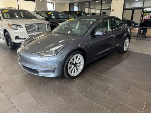 Used 2023 Tesla Model 3 Standard Range RWD image 1