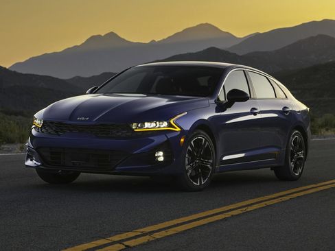 Used 2022 Kia K5 LXS image 1