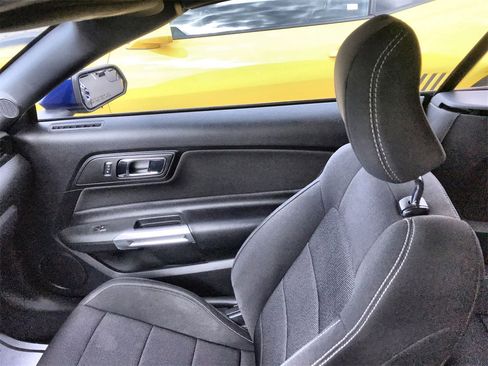 Used 2016 Ford Mustang Convertible image 22