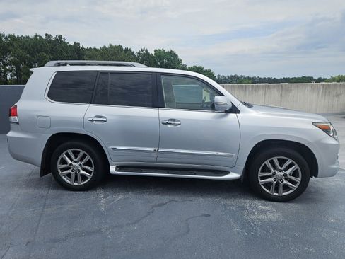 Used 2013 Lexus LX 570 4WD w/ Luxury Pkg image 6