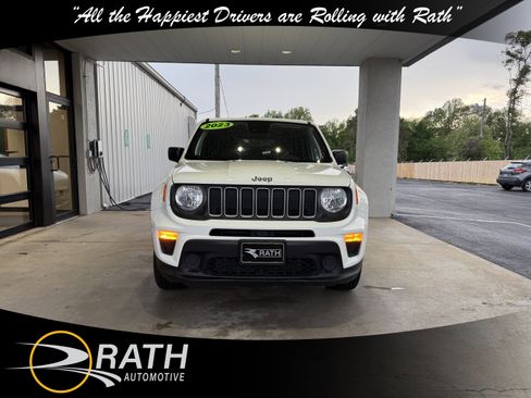 Used 2023 Jeep Renegade Latitude AWD/4WD image 3