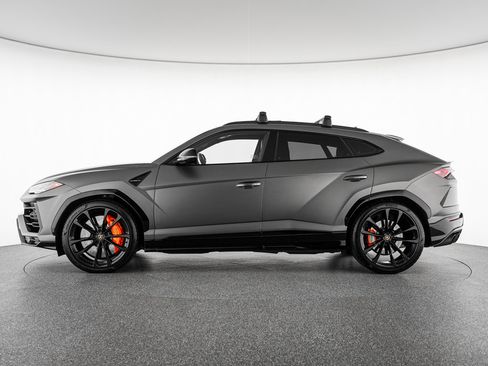 Used 2022 Lamborghini Urus AWD/4WD image 2