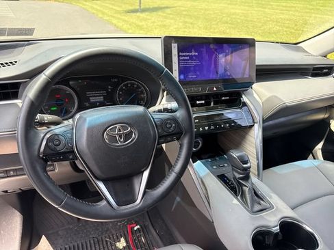 Used 2024 Toyota Venza XLE AWD/4WD image 16