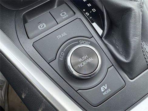 Used 2025 Toyota RAV4 XLE image 15