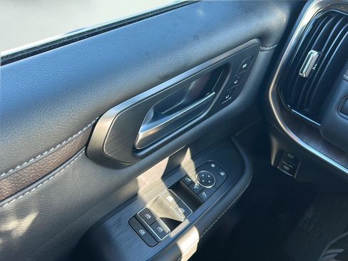 New 2026 Nissan Armada SL w/ Captain's Chari Seat Package image 16