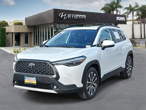 Used 2024 Toyota Corolla Cross XLE image 7