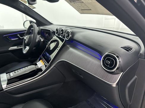 Used 2025 Mercedes-Benz GLC 300 4MATIC image 26