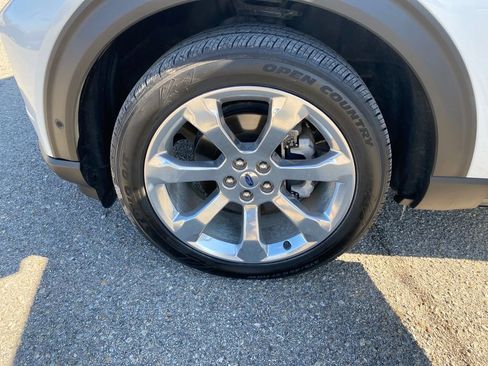 Used 2020 Ford Explorer Platinum w/ Premium Technology Package image 27