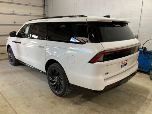 Used 2025 Lincoln Navigator L Reserve w/ Jet Appearance Package image 18