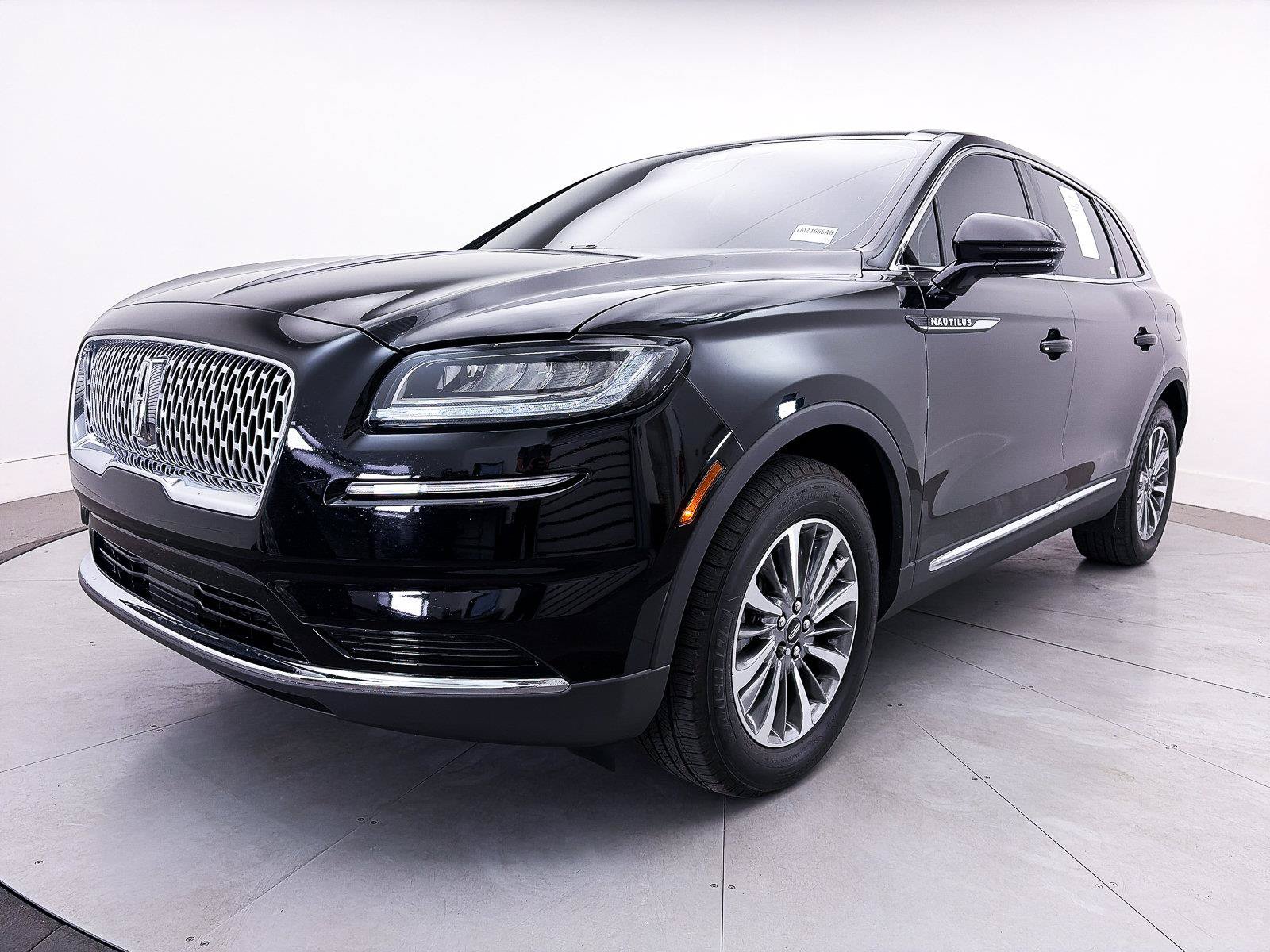 Used 2023 Lincoln Nautilus FWD w/ Premium Package image 12