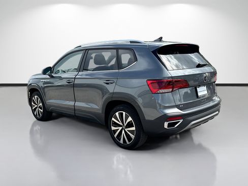 Used 2022 Volkswagen Taos SE FWD image 5