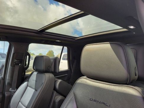 Used 2021 GMC Yukon Denali w/ Denali Premium Package image 25