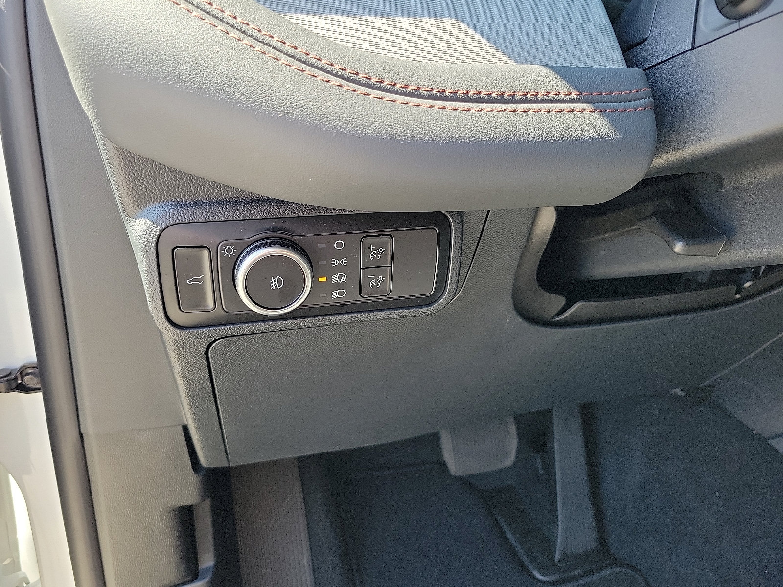 Used 2026 Ford Explorer Active w/ Active Comfort Package RWD image 14