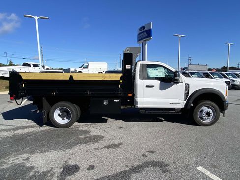 New 2025 Ford F550 4WD image 4