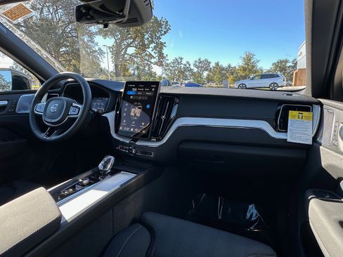 New 2026 Volvo XC60 B5 Ultra w/ Protection Package Premier image 10