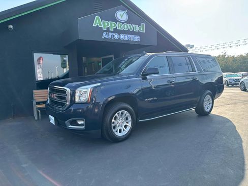 Used 2017 GMC Yukon XL SLT image 2