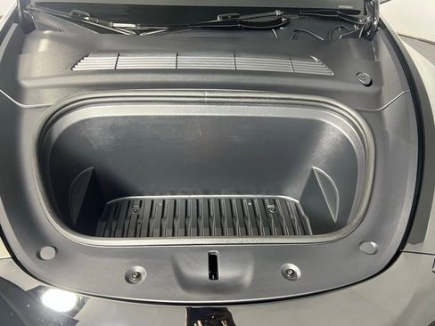 Used 2025 Tesla Model Y Long Range image 33