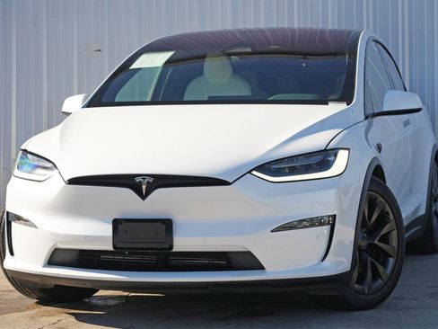Used 2022 Tesla Model X image 3