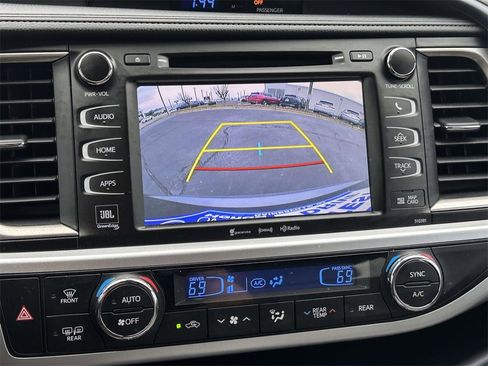 Used 2019 Toyota Highlander Limited image 22