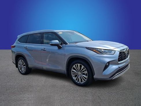 Used 2021 Toyota Highlander Platinum AWD/4WD image 2