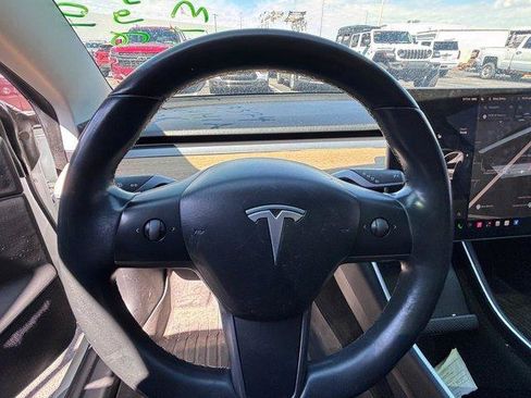 Used 2018 Tesla Model 3 Long Range RWD image 9