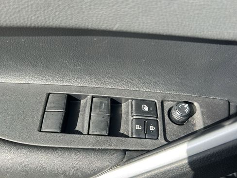 Used 2024 Toyota Corolla Cross AWD Hybrid w/ Convenience Package image 9