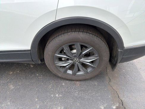 Used 2024 Volkswagen Tiguan SE image 17