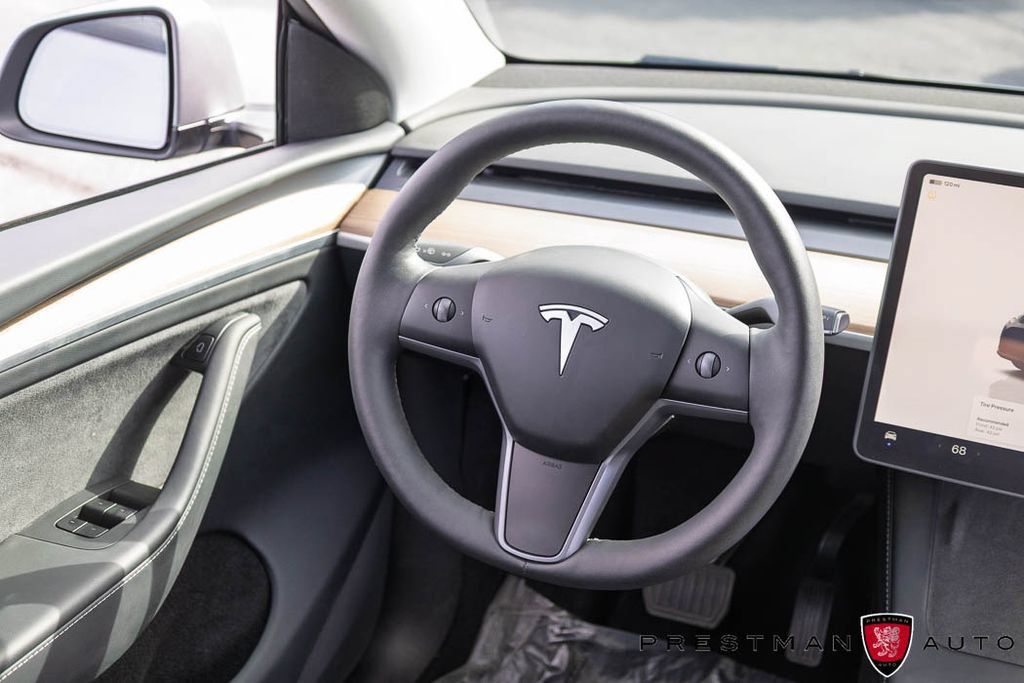 Used 2025 Tesla Model Y Long Range AWD/4WD image 35