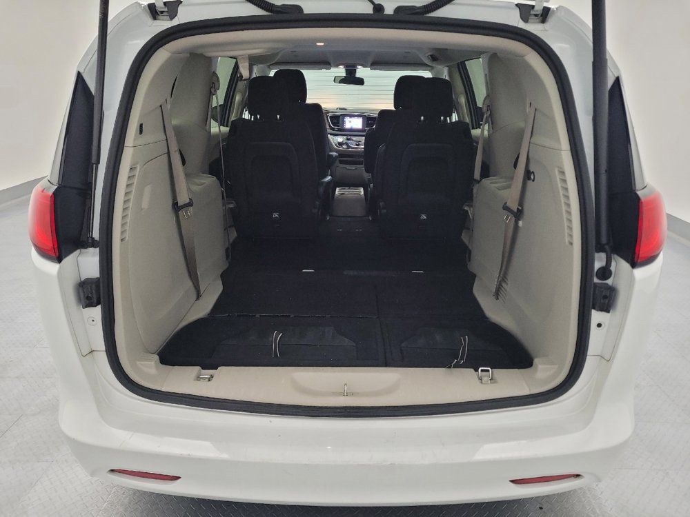 Used 2022 Chrysler Voyager LX FWD image 29