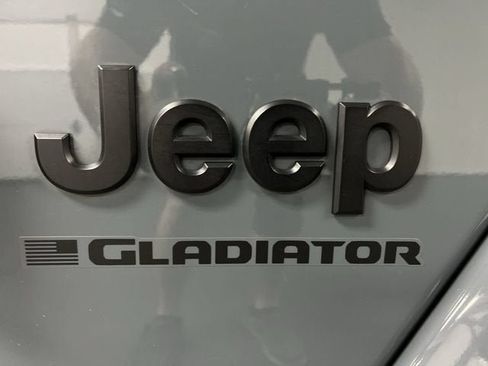 Used 2024 Jeep Gladiator Sport AWD/4WD image 31