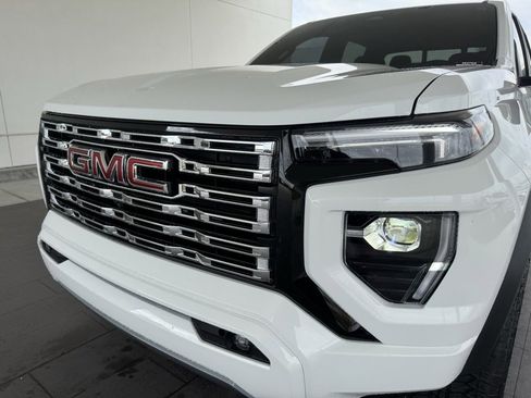Used 2025 GMC Canyon Denali image 2