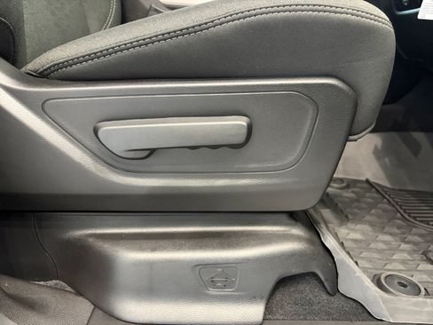 Used 2025 RAM 1500 Big Horn AWD/4WD image 32
