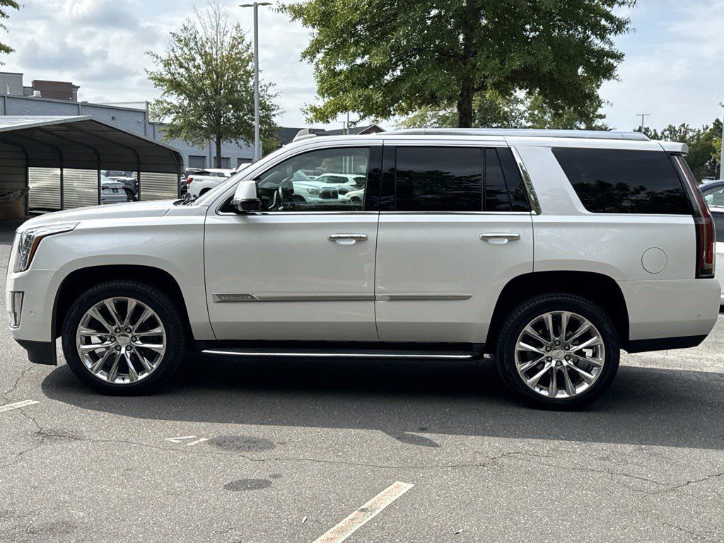 Used 2020 Cadillac Escalade Luxury AWD/4WD image 4