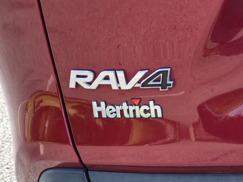 Used 2021 Toyota RAV4 XLE AWD/4WD image 25