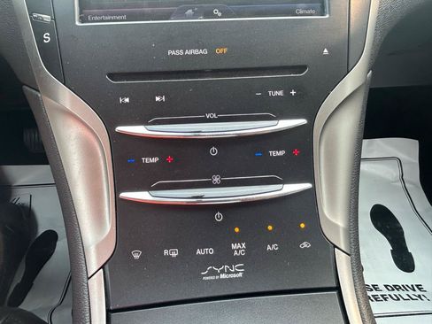 Used 2013 Lincoln MKZ FWD image 26