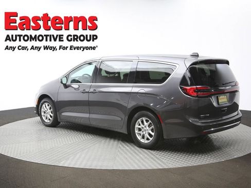 Used 2023 Chrysler Pacifica Touring-L image 65