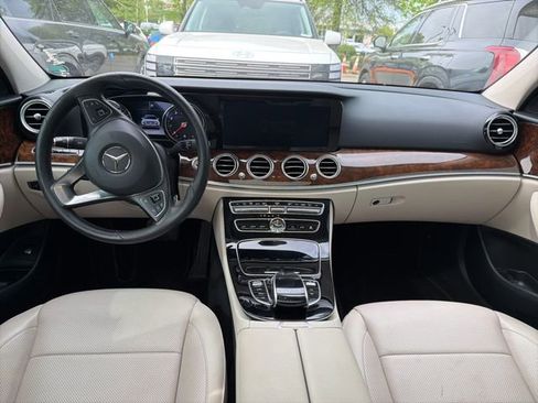 Used 2018 Mercedes-Benz E 400 4MATIC Sedan image 25