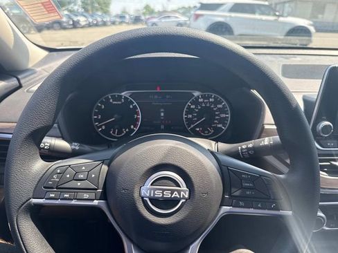 Used 2023 Nissan Altima 2.5 SV image 27